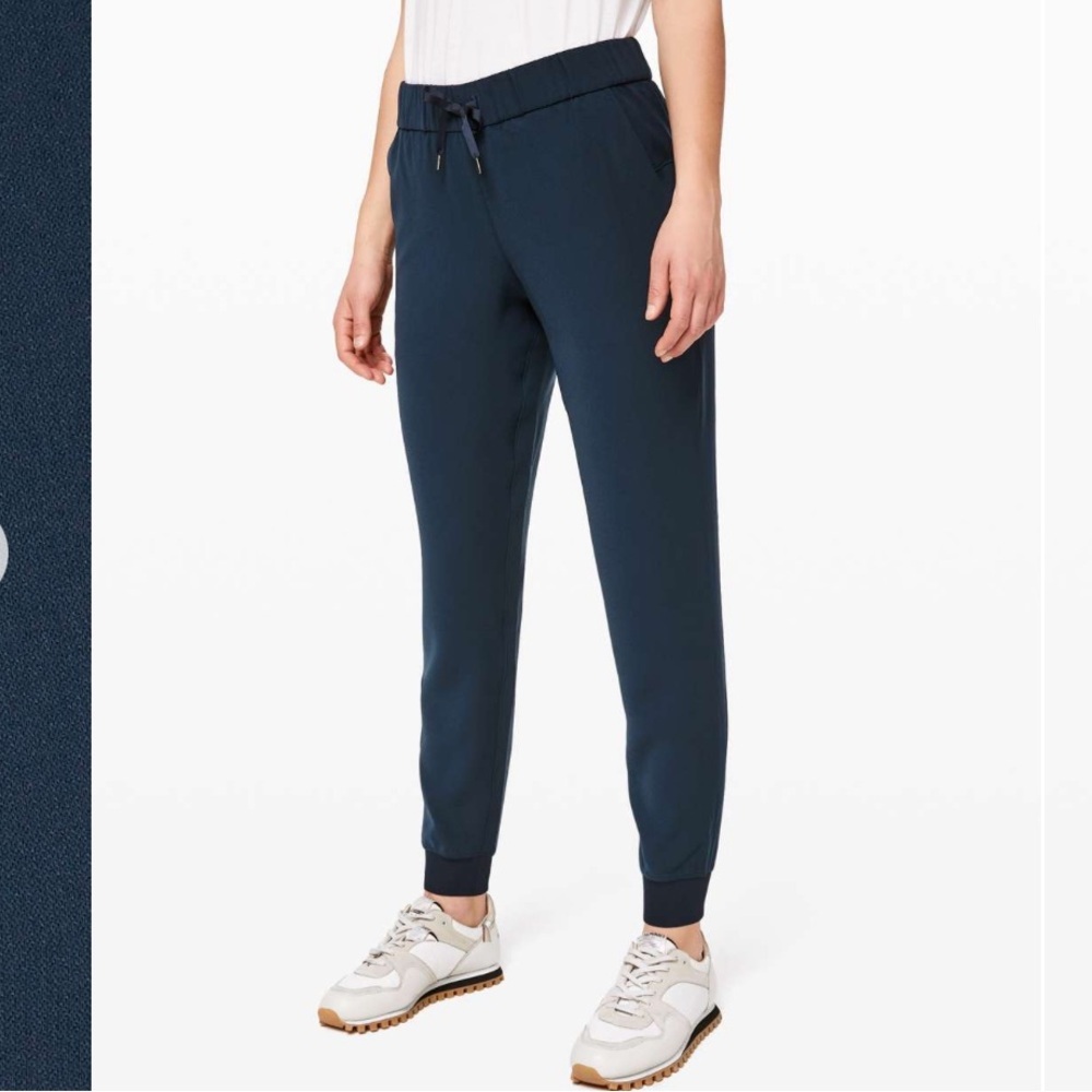 Lululemon On The Fly Jogger True Navy size 4
